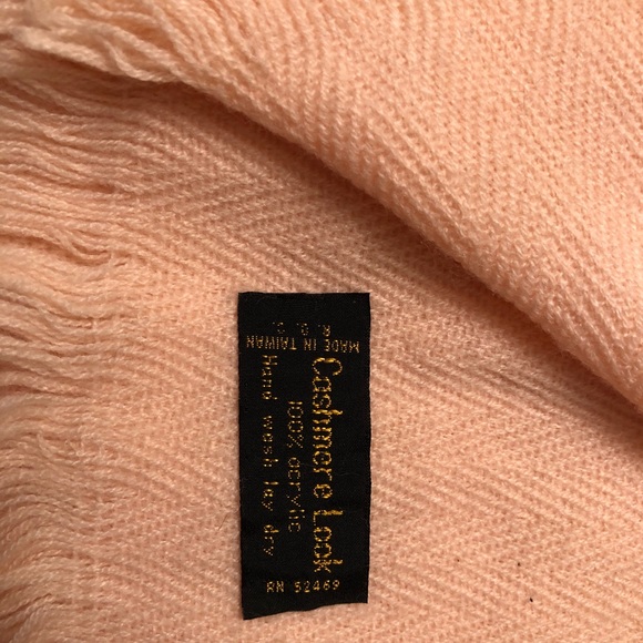 Ladies scarf - Picture 3 of 3